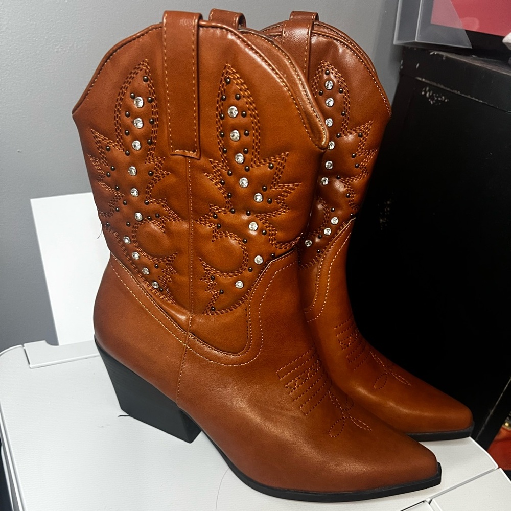 Cowboy bootss brown size 11